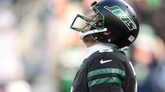 EAST RUTHERFORD, NEW JERSEY - DECEMBER 01: Aaron Rodgers #8 of the New York Jets reacts after an incomplete pass in the first quarter of a game against the Seattle Seahawks at MetLife Stadium on December 01, 2024 in East Rutherford, New Jersey.   Elsa/Getty Images/AFP (Photo by ELSA / GETTY IMAGES NORTH AMERICA / Getty Images via AFP)